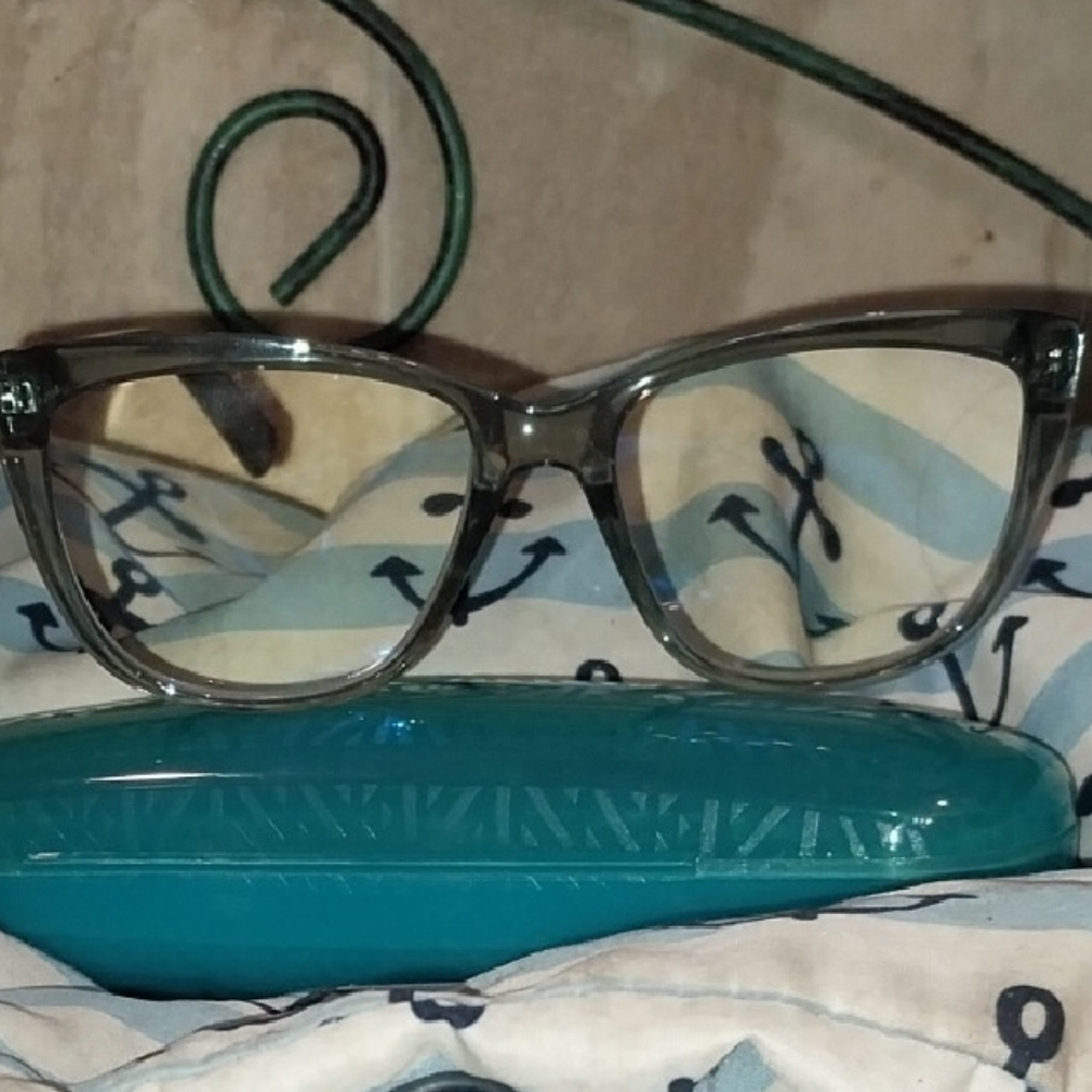 Stylish Gray Cat-Eye Glasses with Teal Case